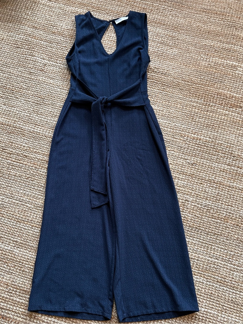 Astr Navy Sleeveless Keyhole Cropped Wide-Leg Jumpsuit with Tie